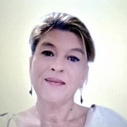 SOPHIE B., Axiom IB tutor · Dubai